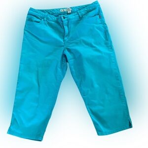 Chicos Platinum Denim Capri Jean Ultimate Fit Turquoise Size 2.5/14